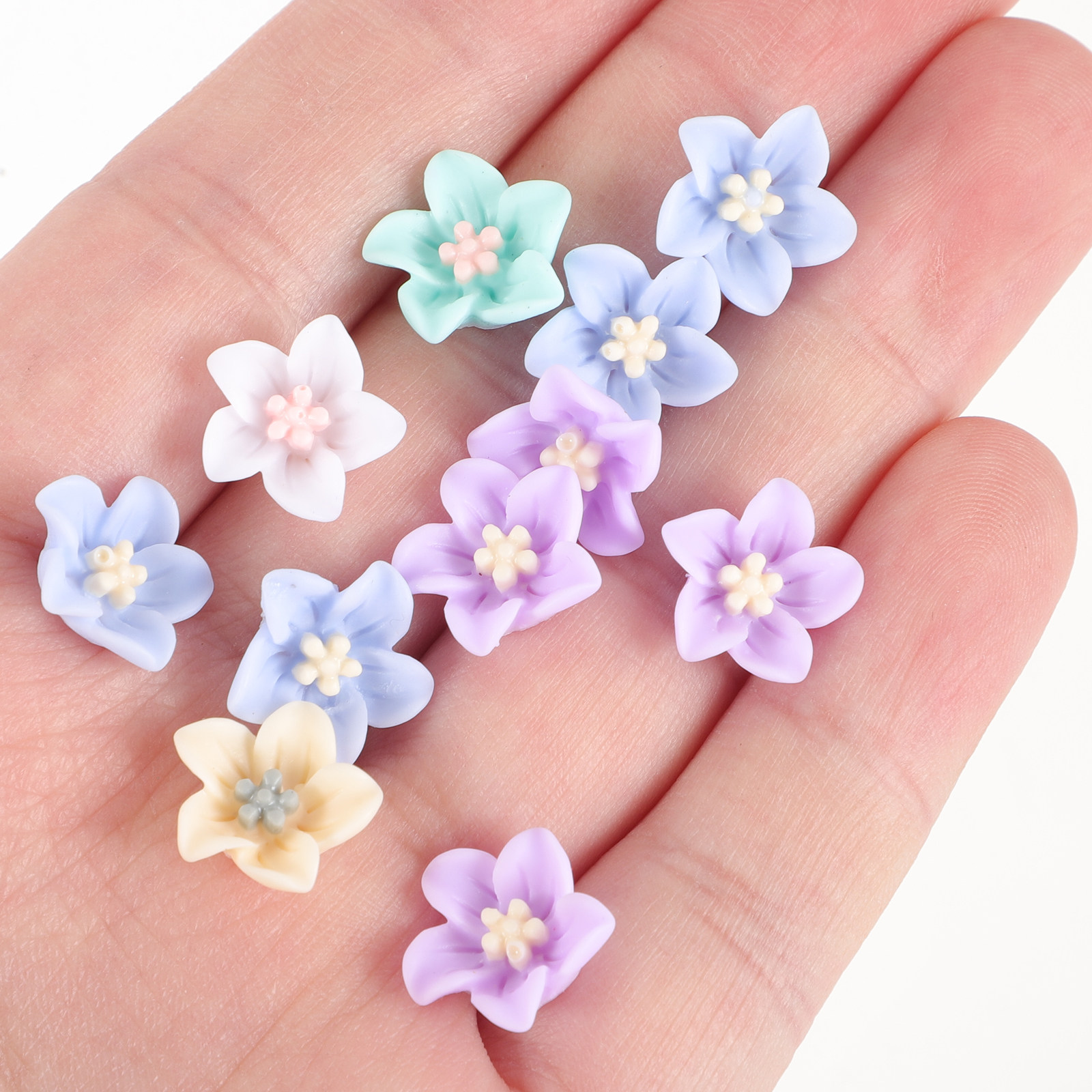 Embellishment Crafts - 200 szt. Unikalnych żywicznych ozdób kwiatowych