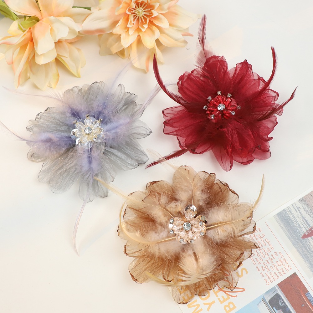 Crystal Mesh Fabric - Ręcznie Robione Broszki z Siatki, Piórami