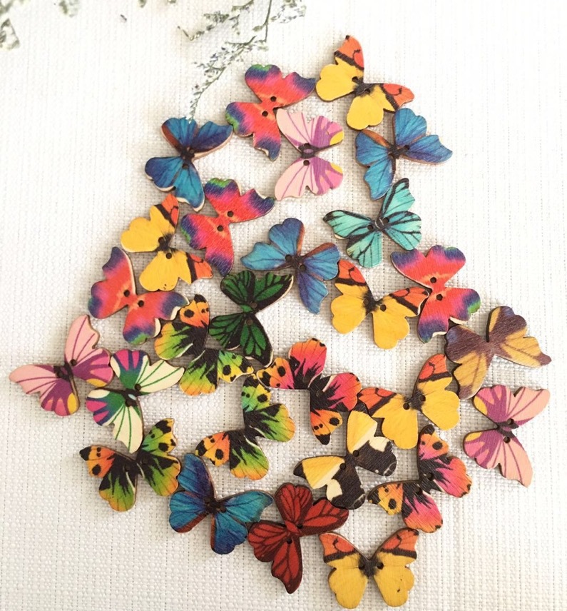 50 szt. drewnianych guzików w  – Embellishments For Scrapbooking recenzja i cena