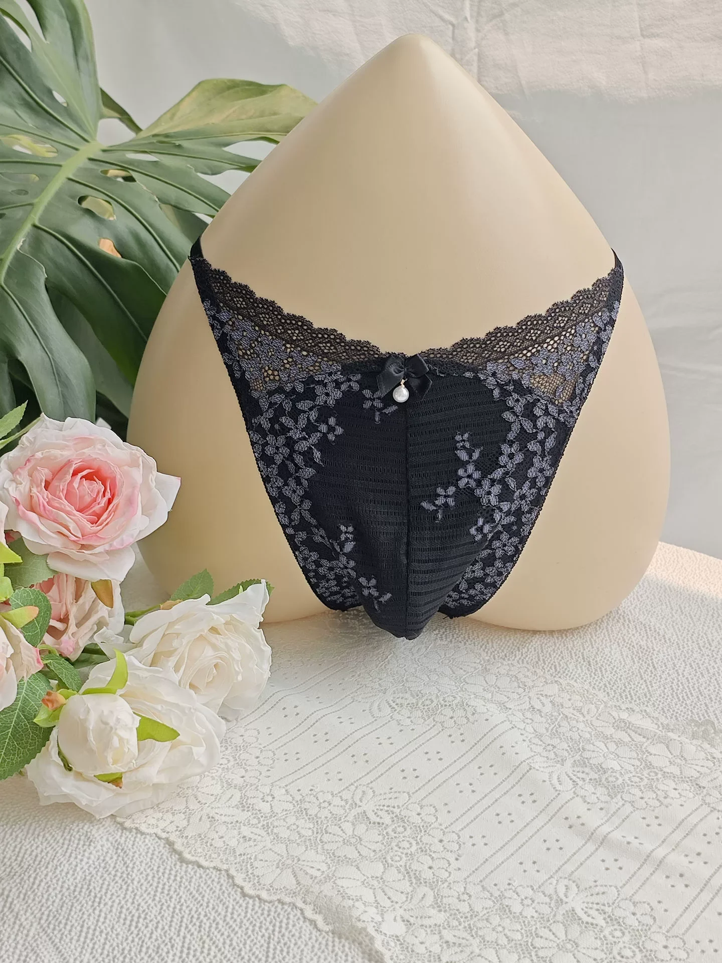 Czarne koronkowe męskie slipy  – Embroidery Embellishments recenzja i cena