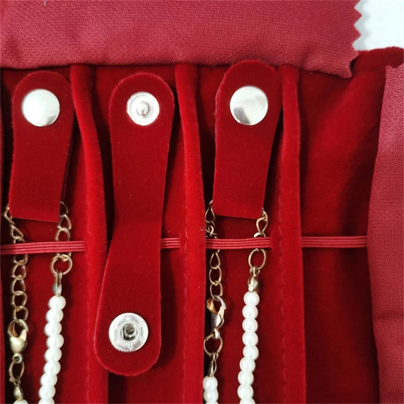 Aksamitne etui na biżuterię w  – Velvet Ribbon Roll recenzja i cena